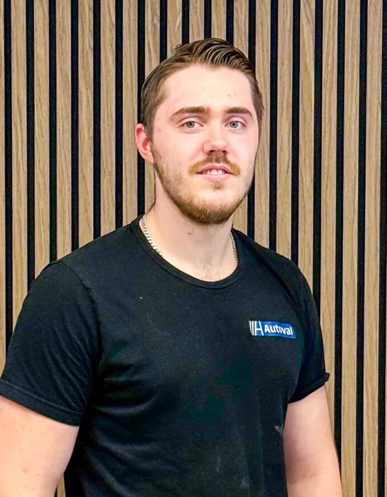 Liam Sundberg, servicetekniker på Autoval