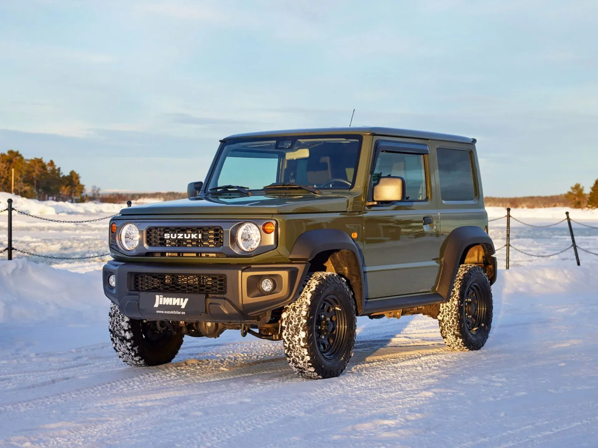 Suzuki Jimny i vinterlandskap
